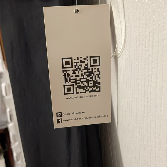 Black Dress - Picture 6 of 6